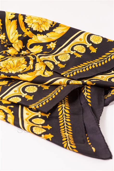 gianni versace stola in lana|versace silk foulards.